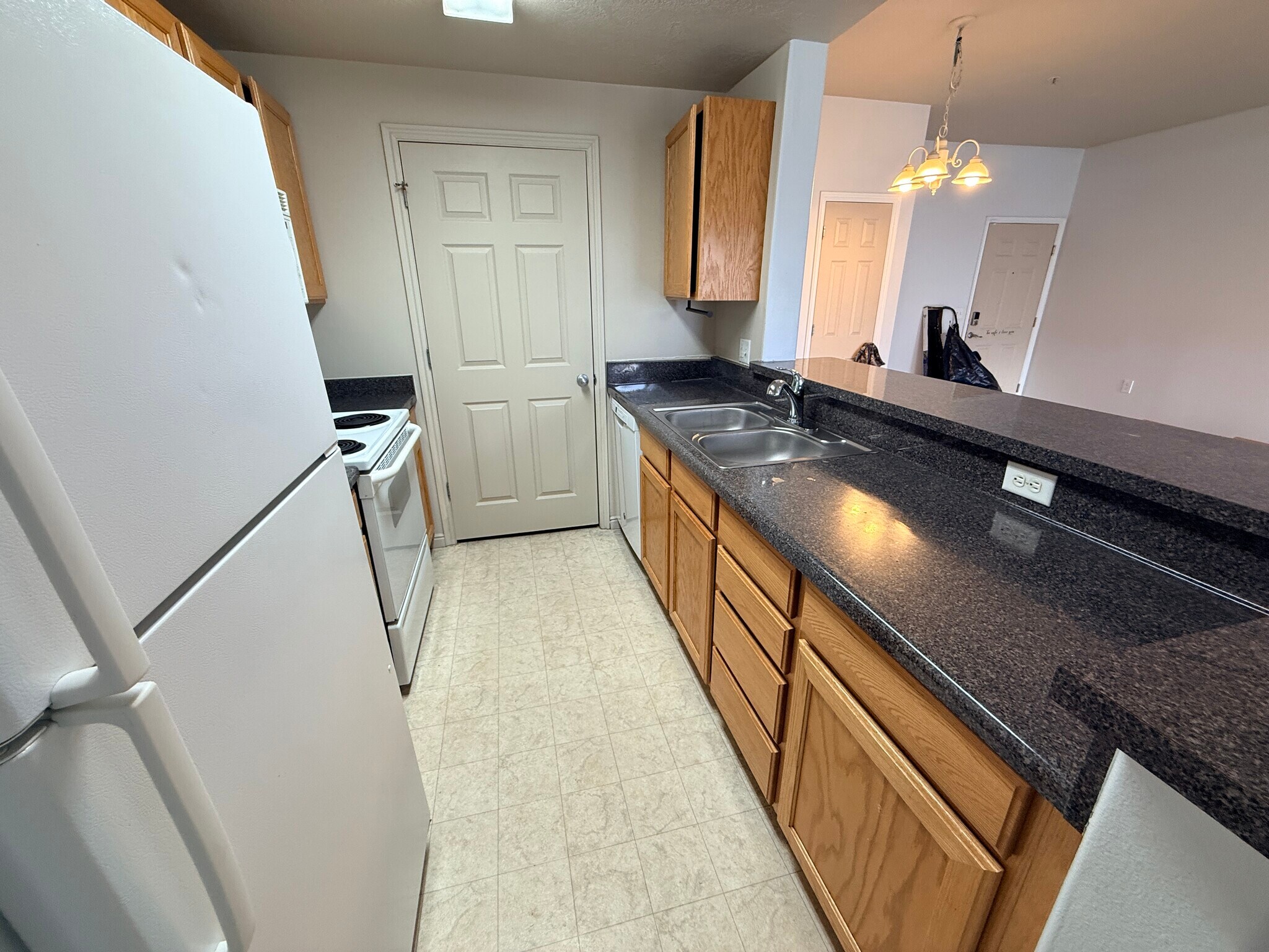 Building Photo - 175 Albion Village Way