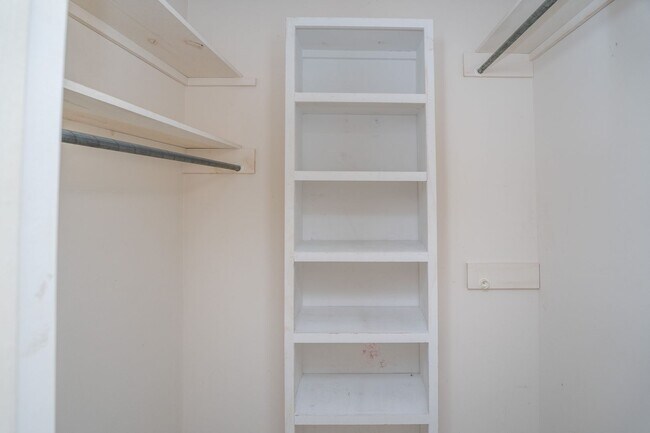 Building Photo - 4 Bedroom Home in North Little Rock with S...