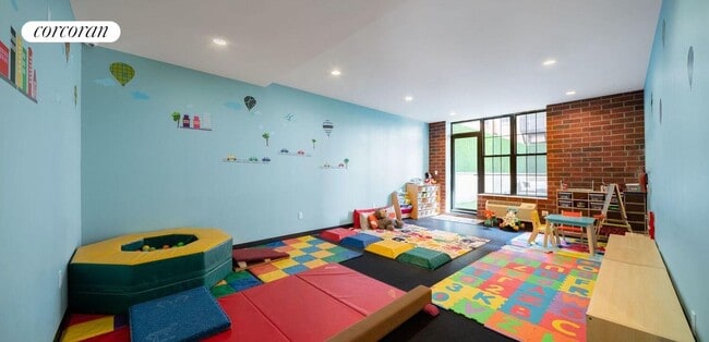 Building Photo - 42-60 Crescent Street 5B