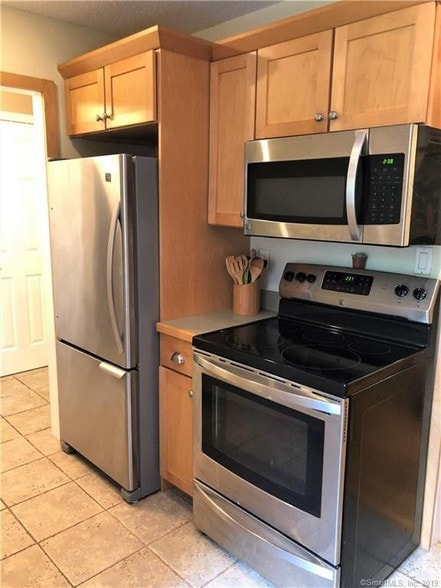 Building Photo - 305 S Brooksvale Rd