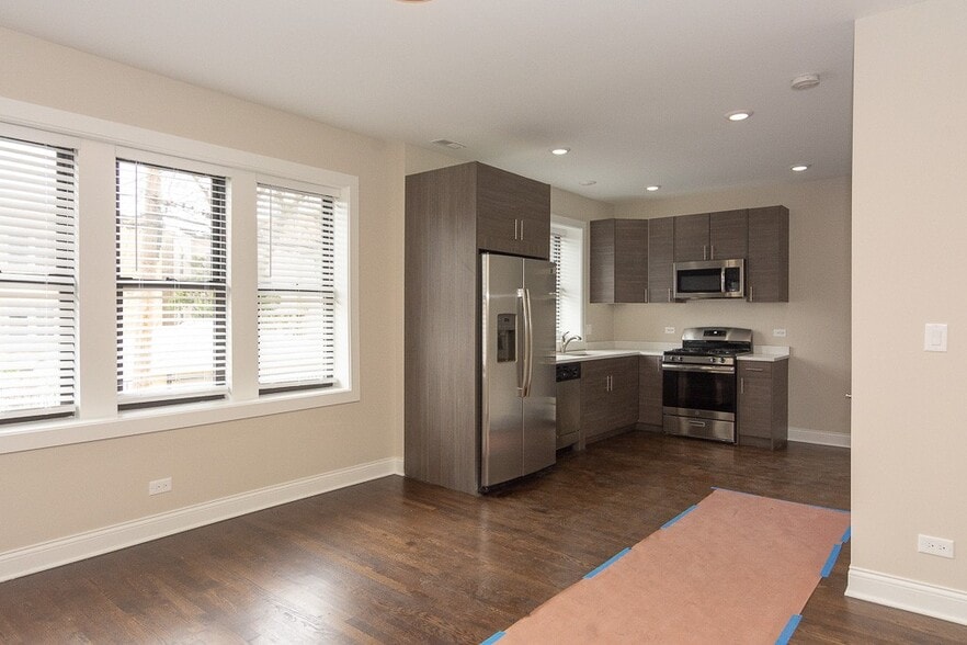 Building Photo - 2228 N Sawyer Ave