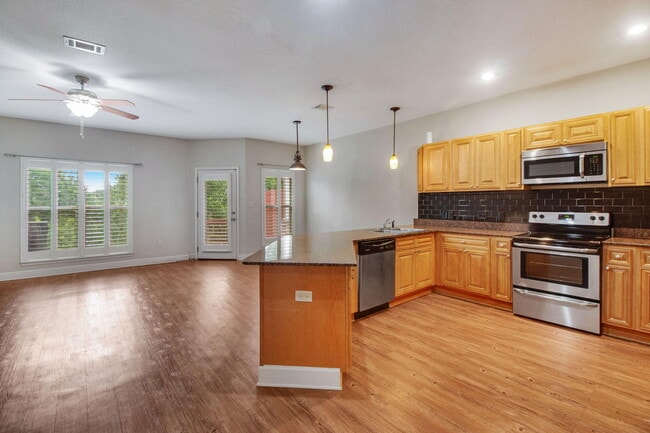 Building Photo - 408 Arbor Lake Dr