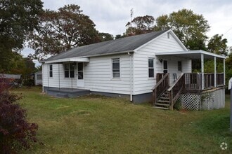 Building Photo - Charming 3-Bedroom Home in Hickory – $1,50...