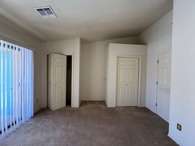 Building Photo - 2Br 2Ba Condo McCormick area w/Garage, Pool