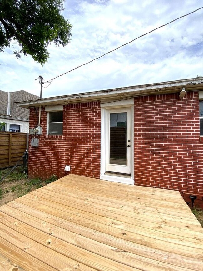 Building Photo - 3 Bed 1 Bath in the West Lawn Park Additio...