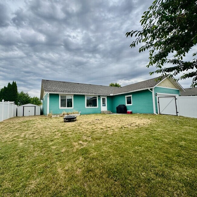 Building Photo - Cute 3 bed 2 bath unit for rent!