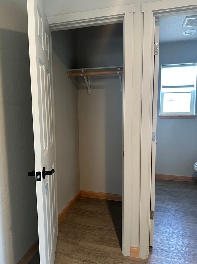 Building Photo - Beautiful 3BR/2BA Two-Story Home with Gara...