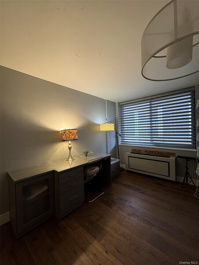 Building Photo - 275 W 96th St