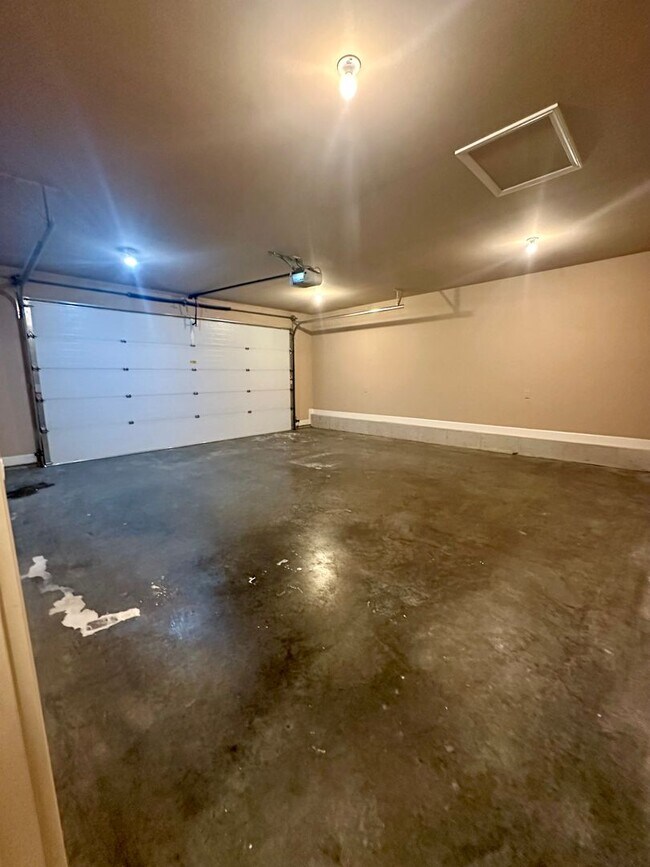 Building Photo - 1250-MF2-IO