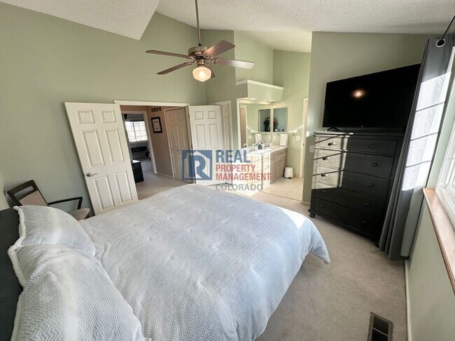 Building Photo - 2032 S Xenia Way