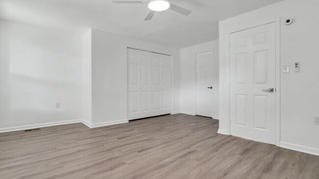 Building Photo - 1028 Kenyon St NW