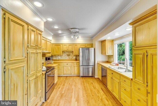Building Photo - 1023 Westbriar Dr NE