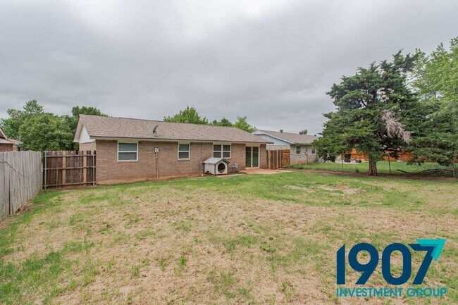 Building Photo - 1852 Sunrise Dr