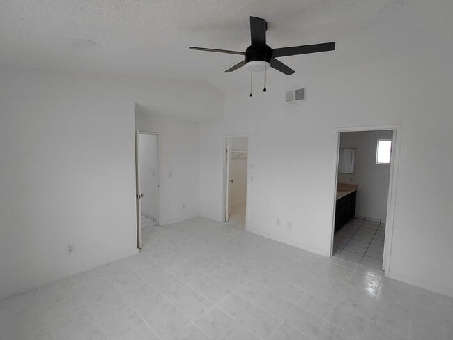 Building Photo - Spacious Home for Rent in Imperial!