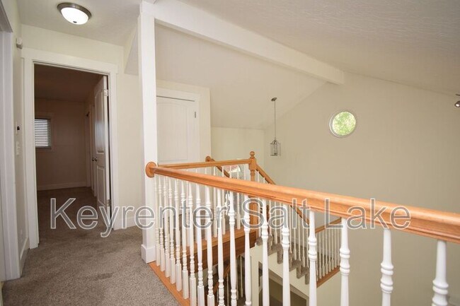 Building Photo - 6888 Hillside Village Cir