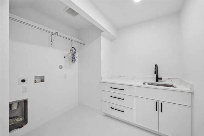 Building Photo - 111 E 18th St