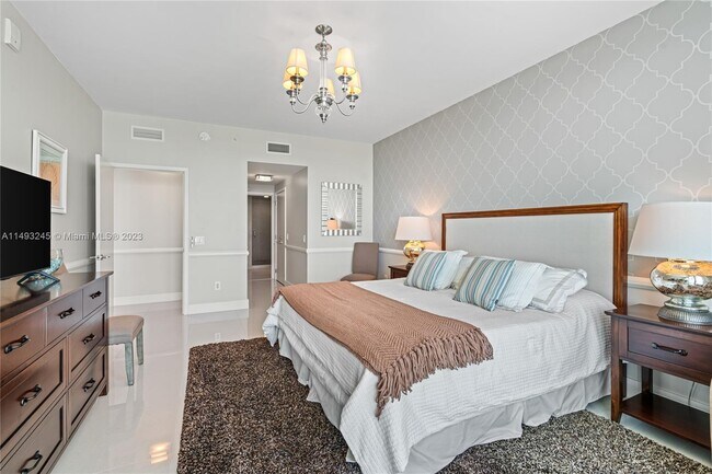 Building Photo - 6899 Collins Ave