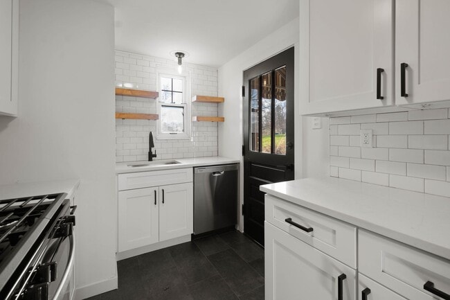 Building Photo - Move in TODAY! Check out this beautifully RENOVATED 3 bedroom in CHURCHILL!