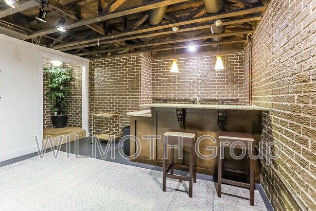 Building Photo - 1026 N New Jersey St