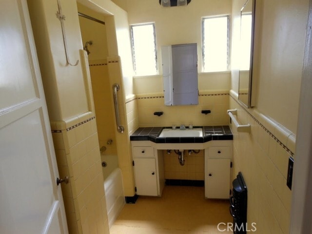 Building Photo - 926 Campus Ave