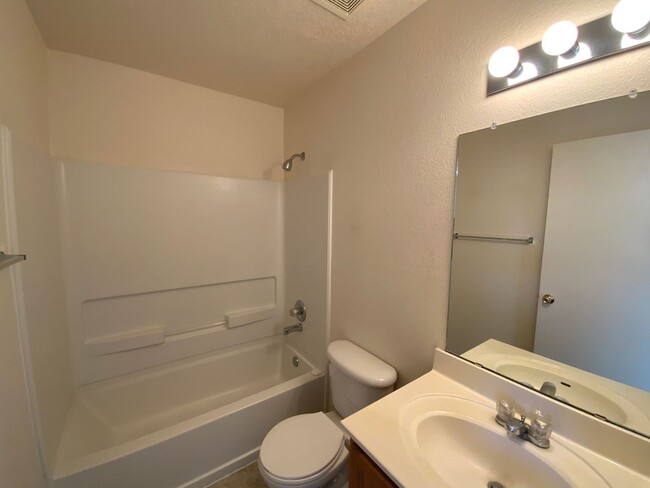 Building Photo - 3 Bedroom Home Near Unser Blvd SW & Tower ...