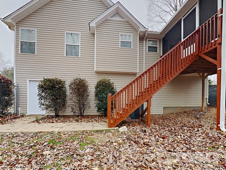 Building Photo - 280 Farmington Dr