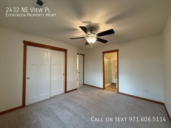 Building Photo - 2432 NE View Pl