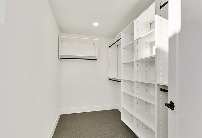 Building Photo - "Charming 3-Bedroom Gem in Seattle's Vibrant Heart - 1733 Sq. Ft. of Modern Comfort!"