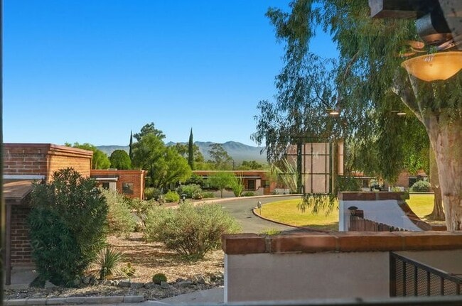 Building Photo - Charming Furnished, 55+ Community in Green Valley!