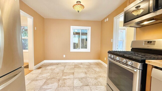 Building Photo - 3228 Boise St