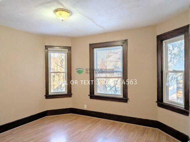 Building Photo - 1410 16th St NW