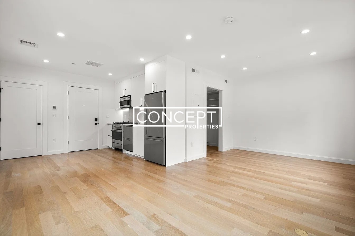 Building Photo - 1618 Beacon St