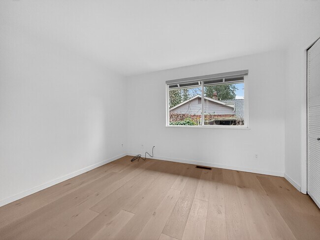 Building Photo - 16711 NE 18th St