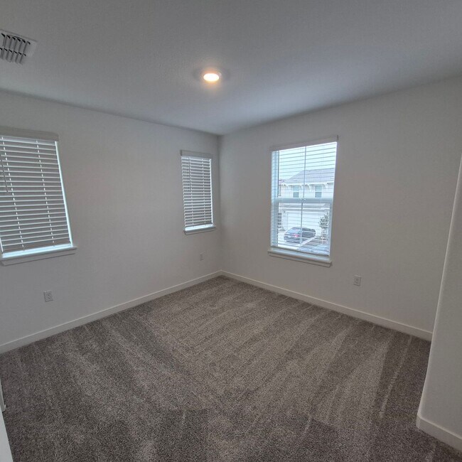 Building Photo - Brand New 4 Bedroom Home in Lennar's Cyan Community