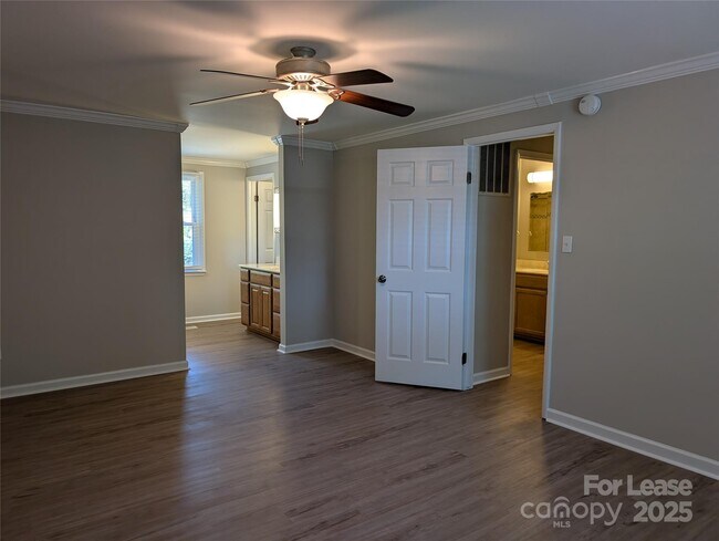 Building Photo - 5823 Rimerton Dr