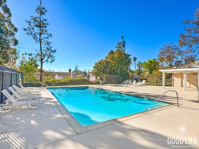 Building Photo - Bright Modern Home in Twin Oaks Golf Course