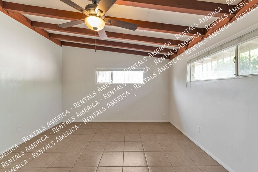Building Photo - 5111 E Peach St