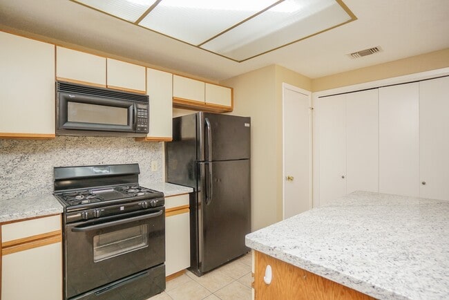 Building Photo - 2808 Grants Lake Blvd