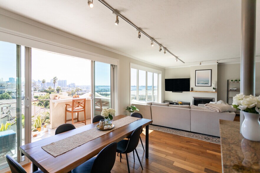 Building Photo - 3217 Columbia St