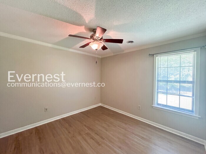 Building Photo - 75 Cottonwood Dr