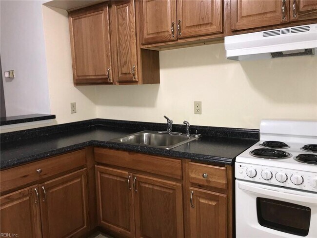 Building Photo - 1049 W 49th St