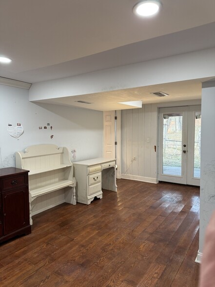 Building Photo - 9942 Frederick Rd