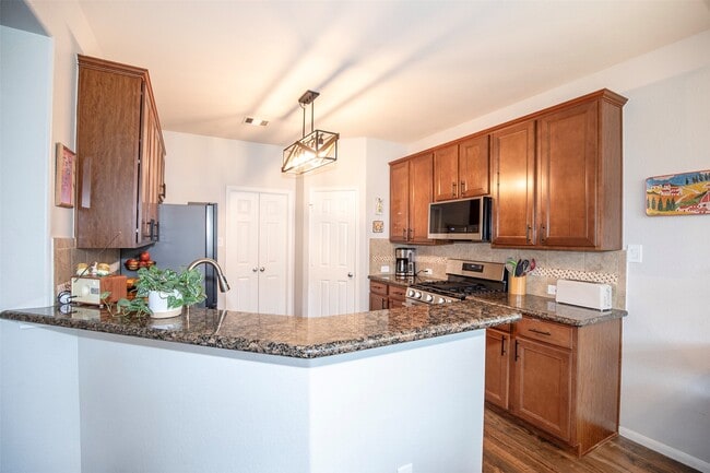 Building Photo - 2110 Stonehollow Ct