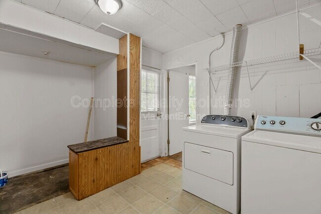 Building Photo - 9724 Dennis Dr