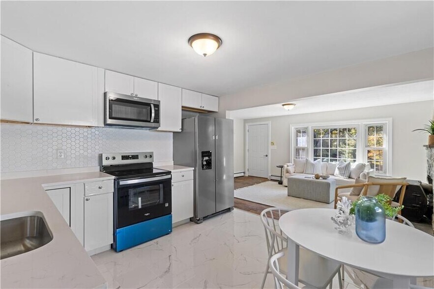 Building Photo - 400 Schooner Ave