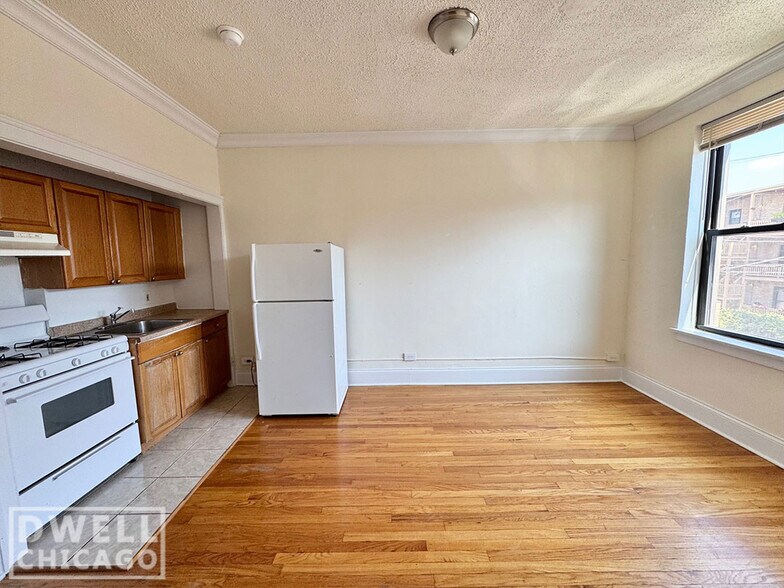 Primary Photo - 2747 N Spaulding Ave