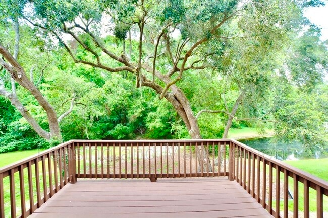 Building Photo - 1402 Hamlin Park Cir