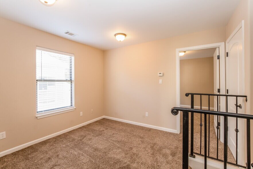 Building Photo - 450 Garden Springs Dr