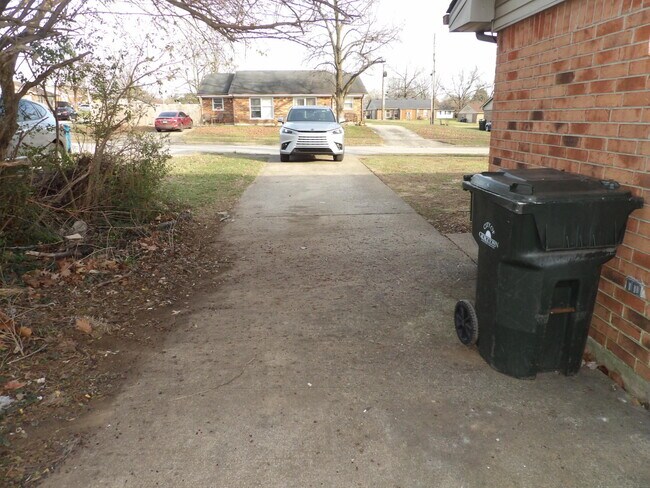 Building Photo - 115 Potomac Ct