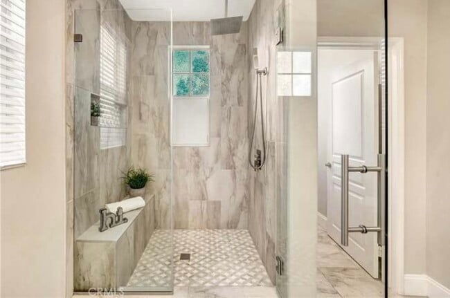 Building Photo - 16 Shelburne St